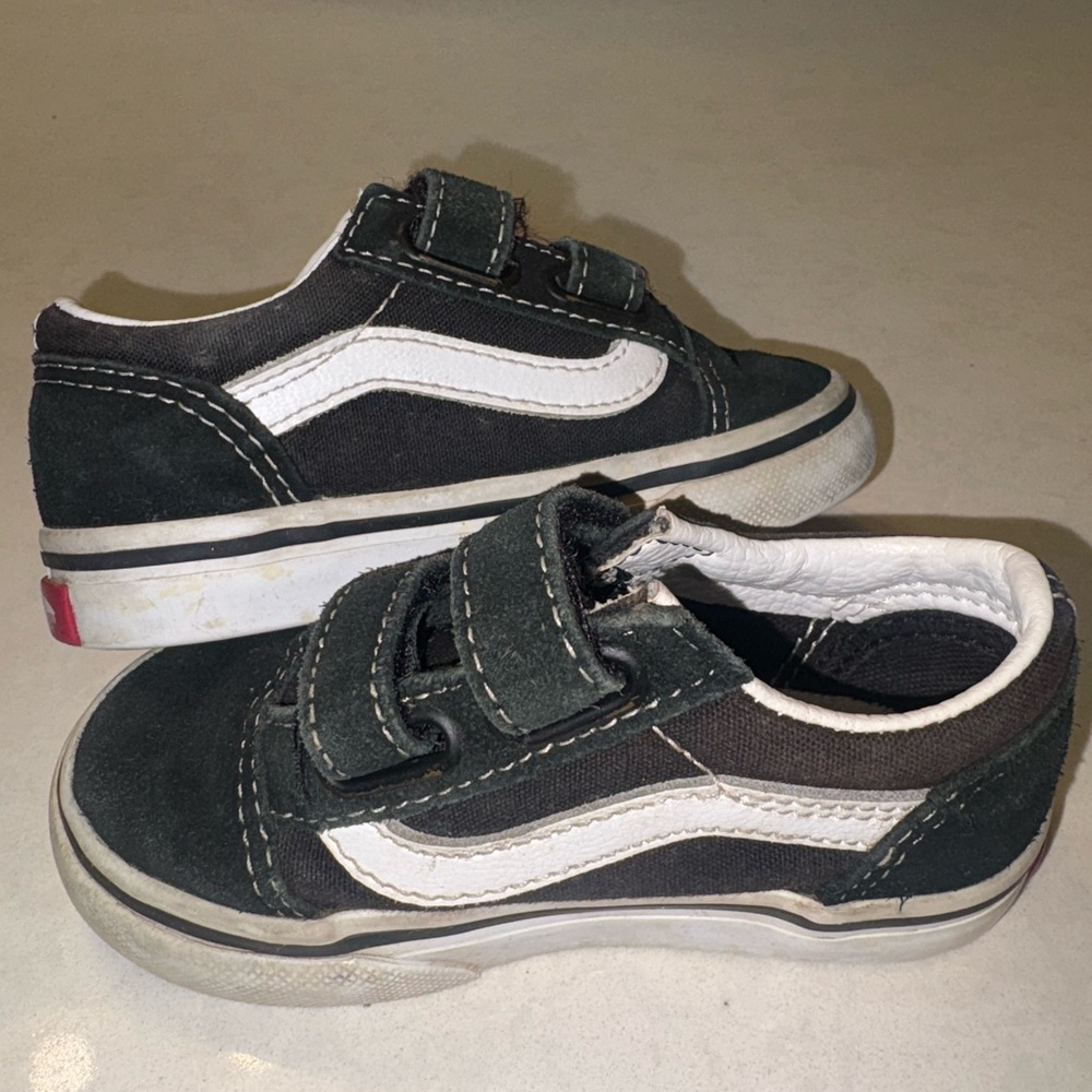Old Skool Vans US Toddler size 6  Sneakers